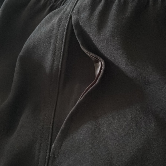 Aritzia Babaton Darren Black Crepe Shorts - Picture 6 of 7